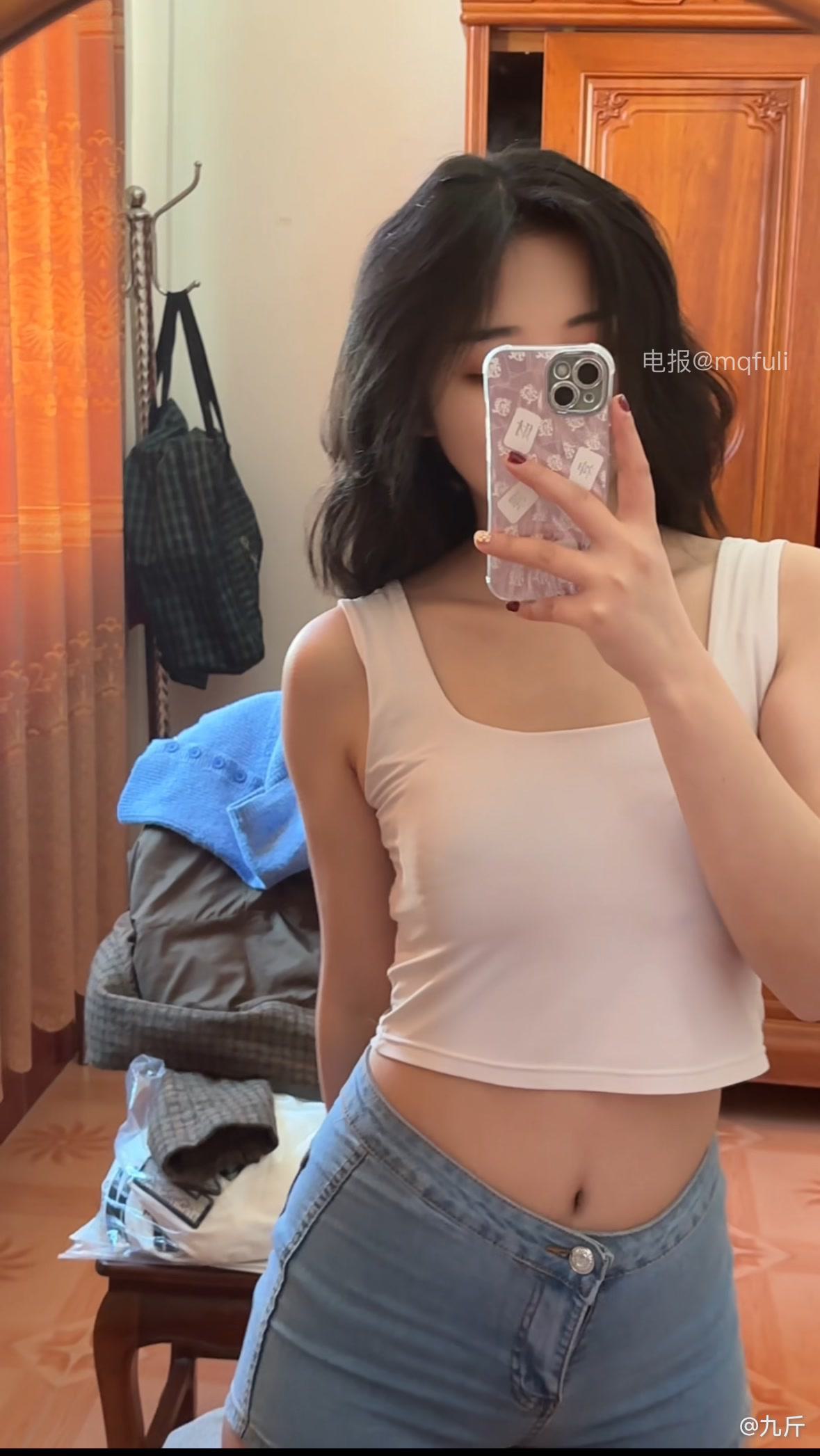 【在线看】抖音 今天是九斤明哥 微密圈 NO.001期 【18P4V】 1 【在线看】抖音 今天是九斤明哥 微密圈 NO.001期 【18P4V】 1