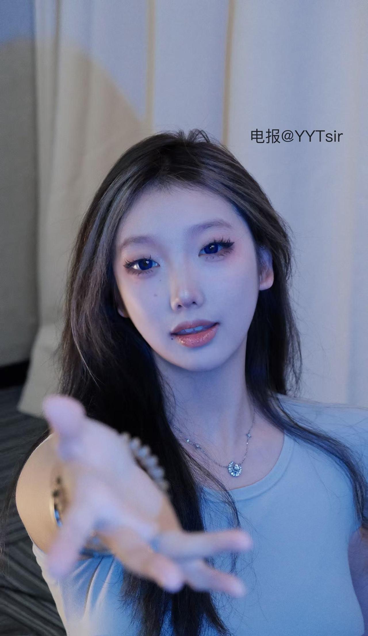 【在线看】抖音 qin秦宋 秘语空间 NO.001期 【14P】 1