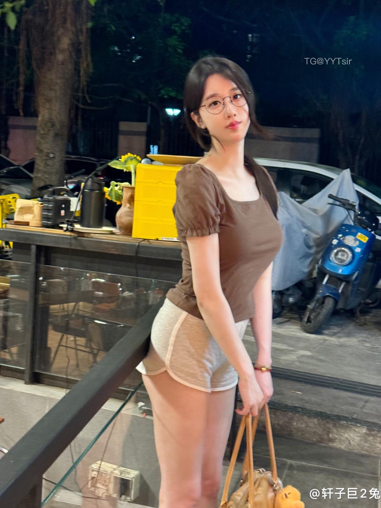 【在线看】抖音 轩子巨二兔 微密圈  NO.028期 【19P5V】 1