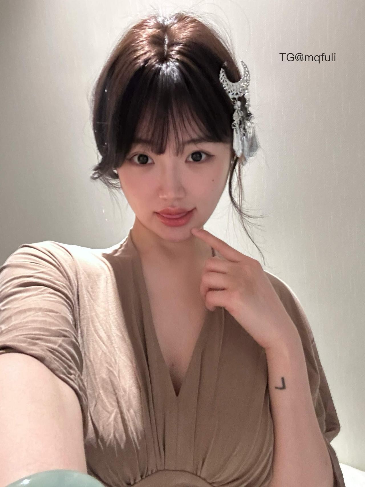 【在线看】抖音 张洛洛 岛遇 NO.001期 【20P2V】 1