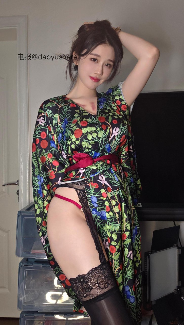 【在线看】抖音 轩子巨二兔 秘语空间 NO.008期 【36P】 1