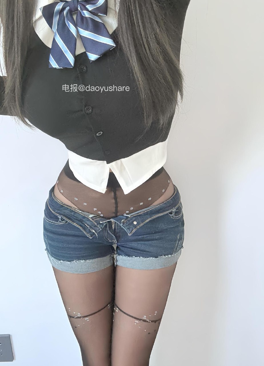 图片[1]-【在线看】抖音 李怼怼超凶 岛遇 NO.001期 【26P4V】 - XZWang-写真网-XZWang-写真网